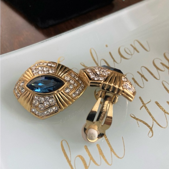 Nina Ricci Paris Showstopper Earrings - Picture 6 of 7